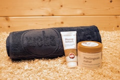 Weka Geschenkset "Verwöhn dich" inkl. Peelingsalz, Honiglotion und Saunahandtuch Weka Geschenkset "Verwöhn dich" inkl. Peelingsalz, Honiglotion und SaunahandtuchZubehörbild