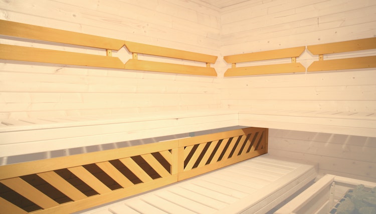 Weka Premium Massivholz-Elementsauna Kemi Eck 2 mit Glastür/Fenster inkl. Komfortpaket - 45 mm